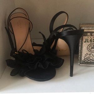 GUCCI AUTHENTIC comes with box dust bag and gucci pamphlet